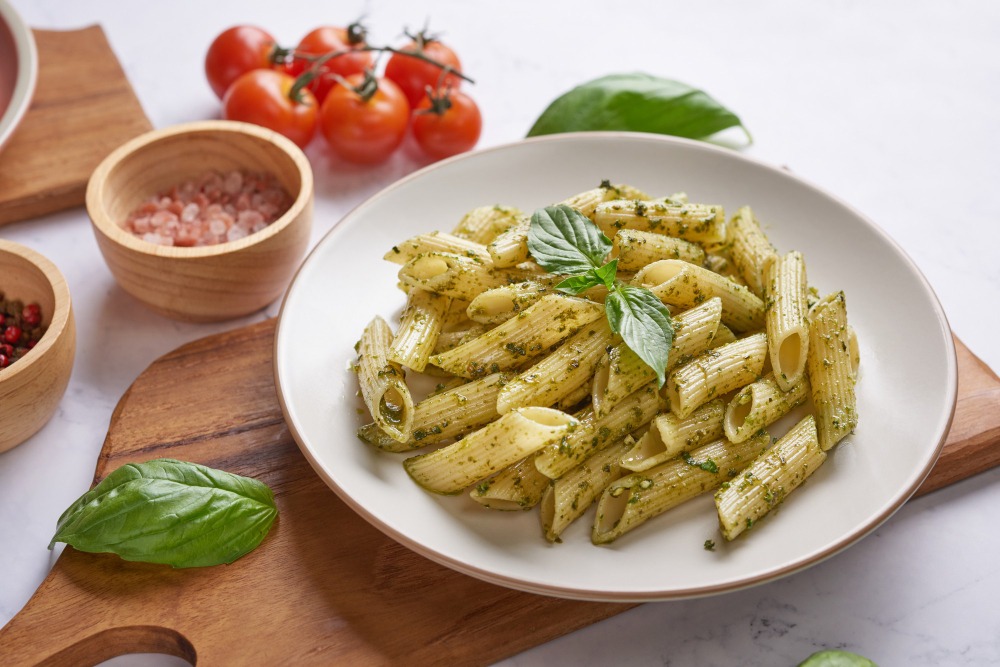Makaron Penne w bazyliowym sosie